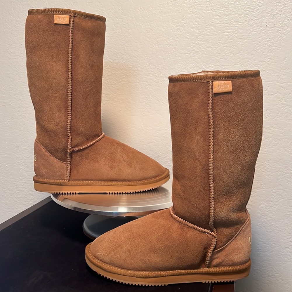 New UGG AUSTRALIA Classic Genuine Shearling Lined Tall Suede Boots Chestnut 🎅🏼 - Picture 4 of 13